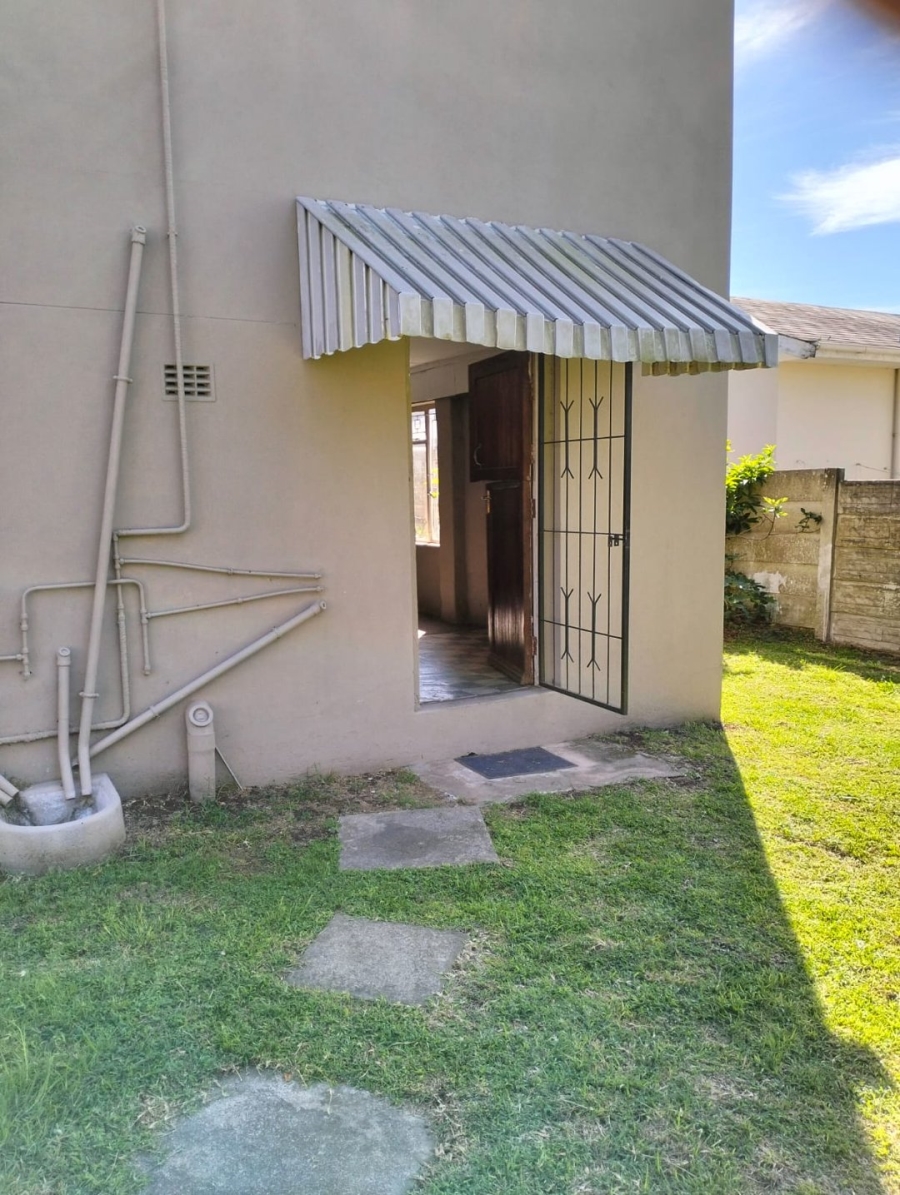 5 Bedroom Property for Sale in Sunnyridge Eastern Cape